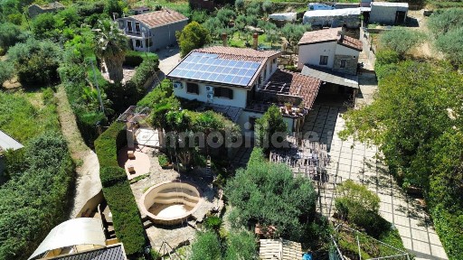 Villa plurifamiliare Contrada Leano, Piazza Armerina