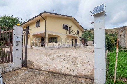 Villa unifamiliare contrada solazzo snc, Piazza Armerina