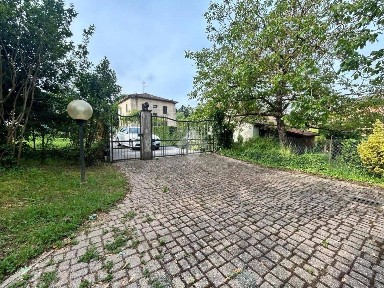 Villa bifamiliare via E. Brizzolesi, Centro, Capriata d'Orba