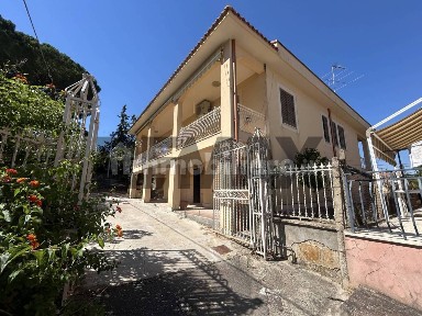 Villa unifamiliare via della pace 109, Pietraperzia