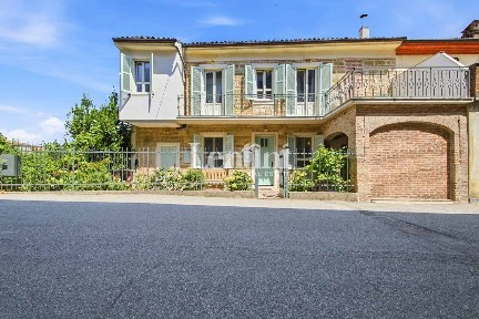 Villa unifamiliare via dei Martiri 33, Centro, Camagna Monferrato