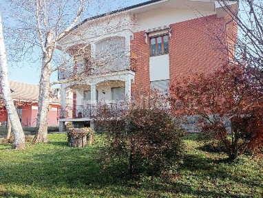 Villa bifamiliare, buono stato, 299 m², Centro, Quattordio