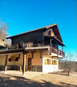 Villa unifamiliare frazione Castello, Momperone