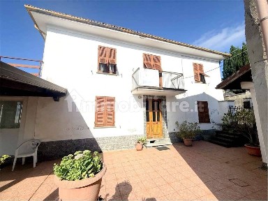 Villa unifamiliare, buono stato, 303 m², Vargo, Stazzano