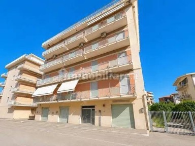 Appartamento via Francesco Caracciolo, 24, Porto Turistico, Pescara