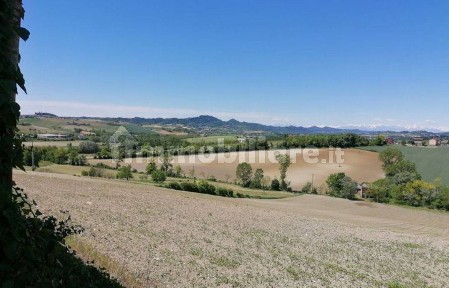 Villa unifamiliare, da ristrutturare, 530 m², Ozzano Monferrato