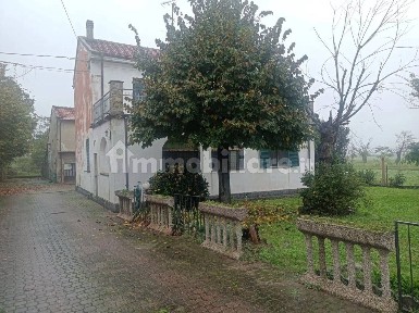 Villa unifamiliare Neighbourhood: San Giuliano, San Giuliano Nuovo - San Giuliano Vecchio, Alessandria
