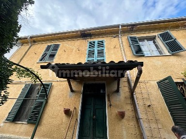 Villa unifamiliare, da ristrutturare, 259 m², Valle San Bartolomeo, Alessandria