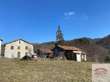 Villa bifamiliare, da ristrutturare, 277 m², Ponzone