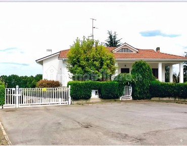 Villa unifamiliare 400 m², Centro, Tortona