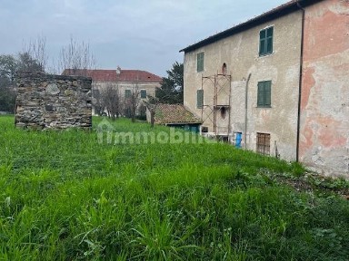 Villa plurifamiliare, da ristrutturare, 400 m², Gavi