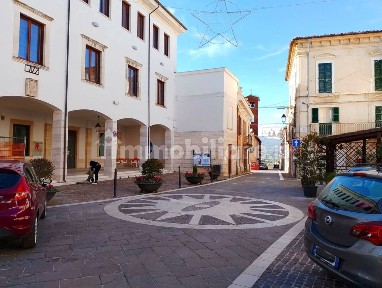 Alanno, Piazza Trieste