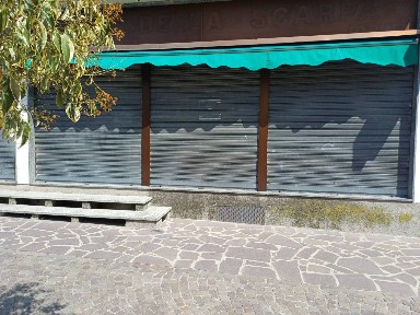 Locale commerciale in Vendita