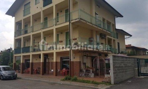 Locale commerciale in Vendita