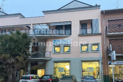 Locale commerciale in Vendita
