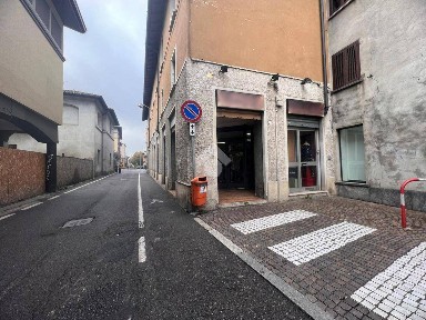 Locale commerciale in Vendita