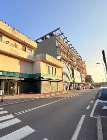 Locale commerciale in Vendita
