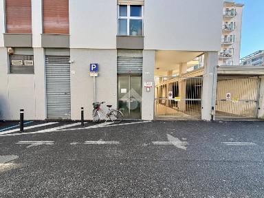 Locale commerciale in Vendita