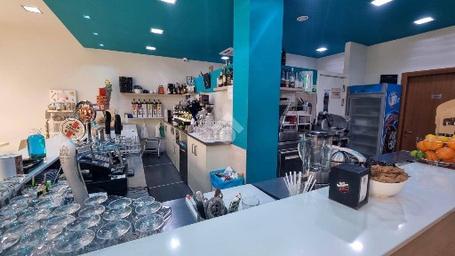 Locale commerciale in Vendita