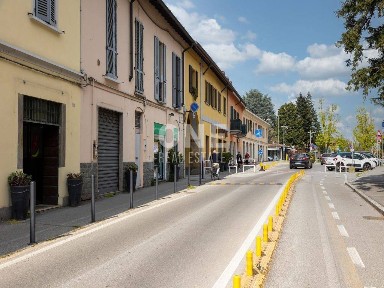 Locale commerciale in Vendita