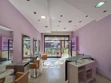 Locale commerciale in Vendita