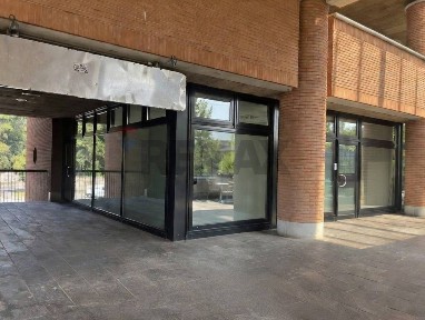 Vimercate, Piazza Marconi, 7