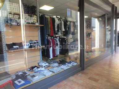 Locale commerciale in Vendita