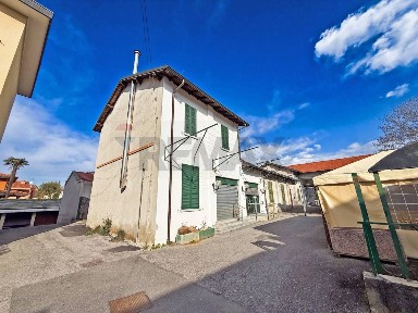 Locale commerciale in Vendita