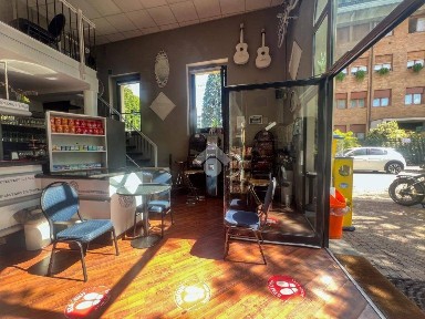 Locale commerciale in Vendita