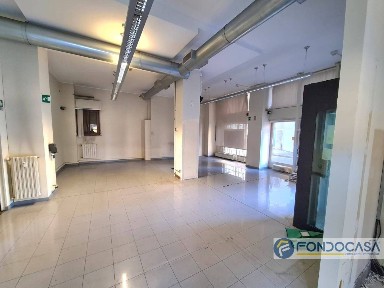 Locale commerciale in Vendita