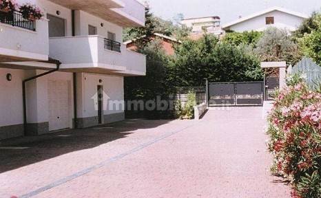 Quadrilocale via di Sotto 100, Colli Innamorati - Madonna, Pescara