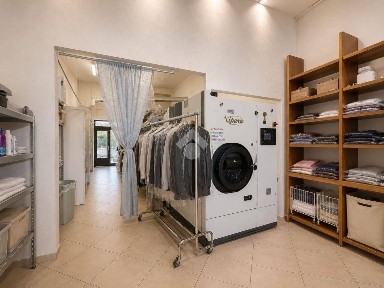Locale commerciale in Vendita