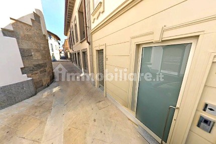 Locale commerciale in Vendita