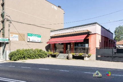Locale commerciale in Vendita