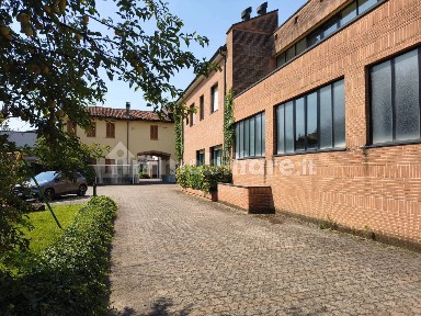 Locale commerciale in Vendita