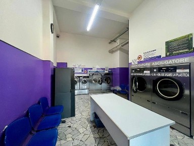 Locale commerciale in Vendita