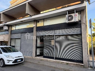 Locale commerciale in Vendita