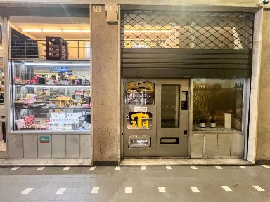 Locale commerciale in Vendita
