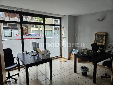 Locale commerciale in Vendita