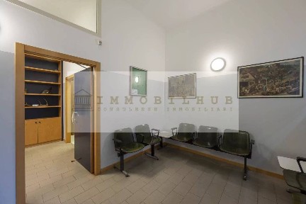 Locale commerciale in Vendita