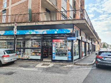 Locale commerciale in Vendita
