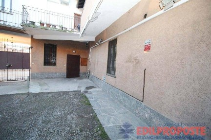 Lazzate, Via Libertà, 1