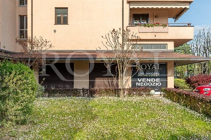 Locale commerciale in Vendita