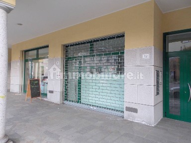 Locale commerciale in Vendita