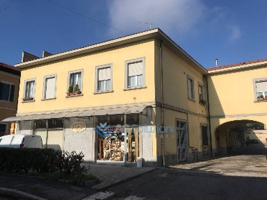 Locale commerciale in Vendita