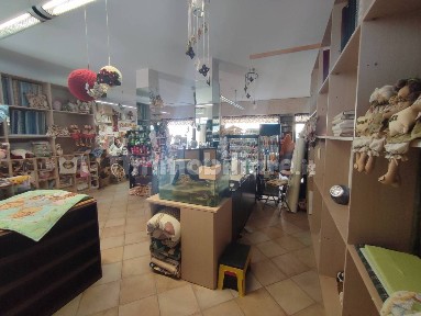 Locale commerciale in Vendita