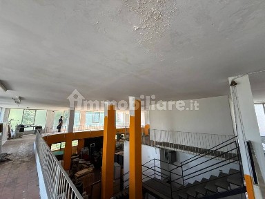 Negozio all'asta via Solone 20, Monza