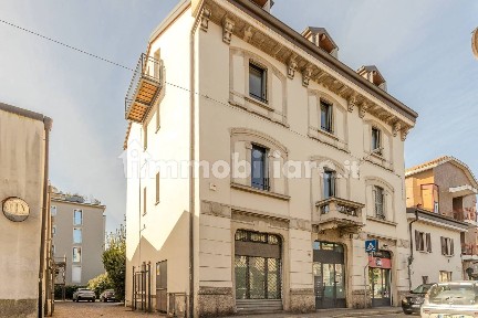 Locale commerciale in Vendita