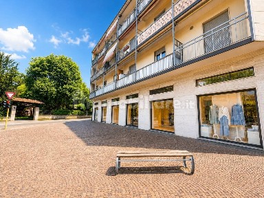 Locale commerciale in Vendita