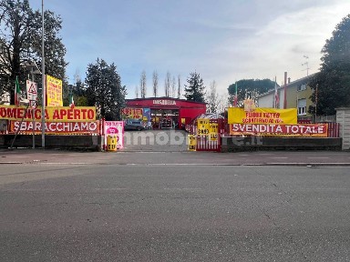 Locale commerciale in Vendita